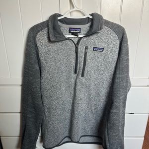 Medium gray Patagonia Women’s Sweater. In very good condition.